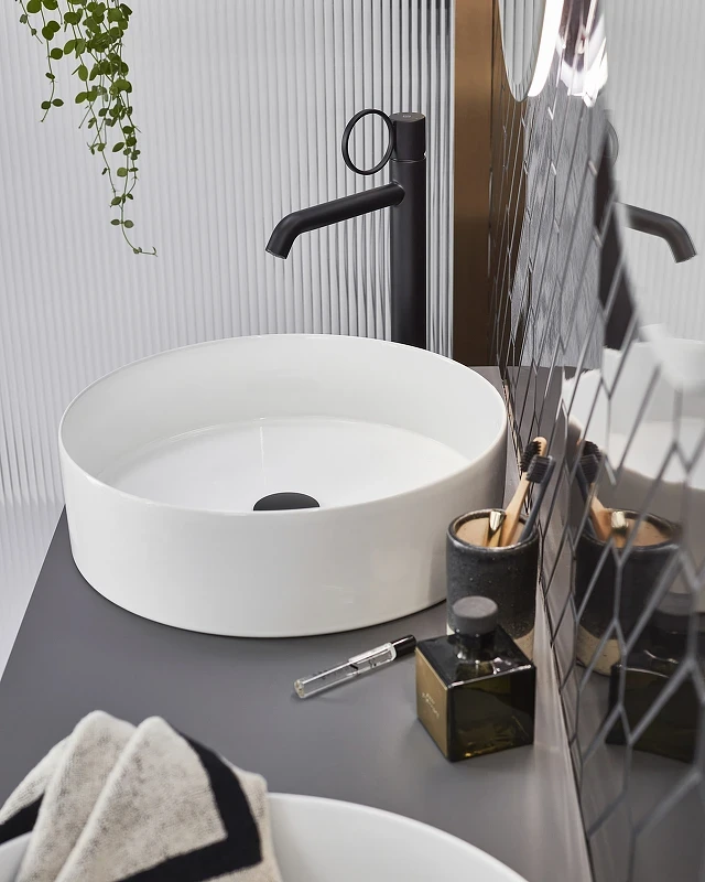Смеситель для раковины Jacob Delafon Vivienne Signature E38683-LB2-BL Черный матовый латунь