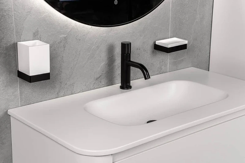 Стакан для зубных щеток Boheme Qubic 10724-B цвет Черный матовый