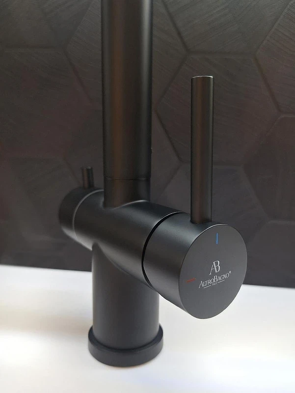 Смеситель для кухни AltroBagno Flusso 050204 MB цвет Черный матовый