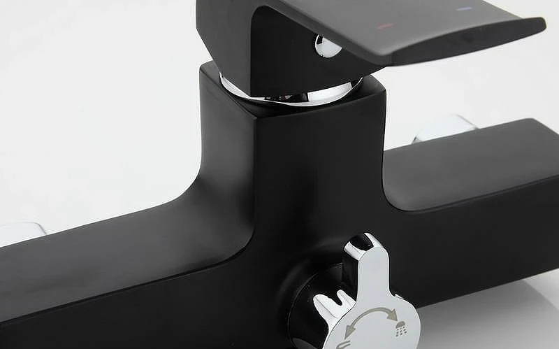 Смеситель для ванны Gappo G50 G2250 универсальный Черный матовый латунь на стену